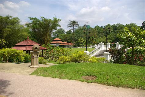 Kuala lumpur lake garden was the old name of perdana botanical gardens and is the first public park in the city. File:Kuala Lumpur Perdana Lake Garden 01.jpg - Wikimedia ...