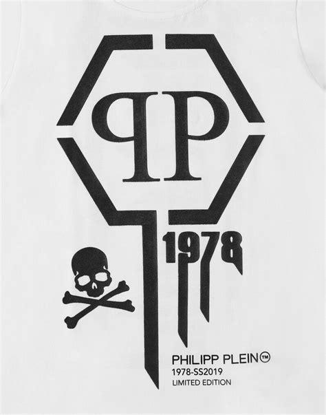 The total size of the downloadable vector file is 1.8 mb and it contains the philipp plein logo in.eps format along with the.jpg image. Philipp Plein Logo Black