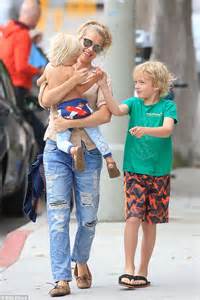 Teresa Palmer Watches Her Son Bodhi Hold Hands With Mark Webber S Son Isaac Daily Mail Online