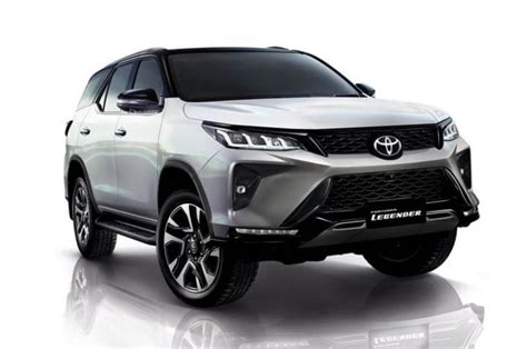 Here S Your First Look At The India Bound Toyota Fortuner Facelift