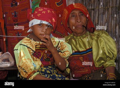 Cuna Indian Woman Child San Blas Islands Panama Stock Photo Alamy
