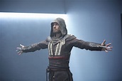 Assassin's Creed: New Images Flaunt Michael Fassbender's Blades | Collider