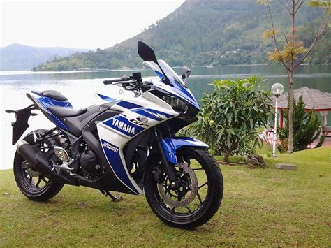 However, this changed in recent years when the government adopted a managed float system where the price of fuel would be announced monthly. Yamaha YZF-R25 Debuts in Indonesia - Asphalt & Rubber