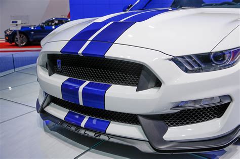 Ford Shelby Gt350 Mustang Hits La With 52 Liter Flat Plane V 8
