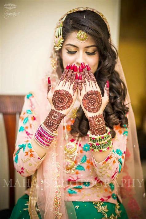 Pin By Ayesha Khan On Pakistani Weddings Indian Wedding Bride Indian Wedding Couple