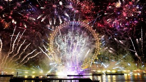 Londons New Year Fireworks Display Includes Tribute To The Queen And