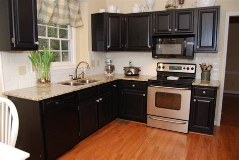 These modern kitchen cabinets come with full extension soft close glide and dovetail drawer boxes. Help me with my kitchen! - BabyCenter