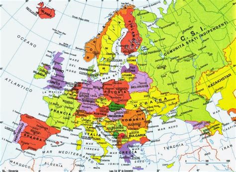 L'europa è suddivisa in 48 stati, un numero elevato, soprattutto se si tiene conto del fatto che sono pari a 1/4 circa di tutti gli stati esistenti al mondo (sono 194) e che il continente europeo occupa meno del 7% delle terre emerse! Correva l'anno... 1975: Mappa politica dell'Europa