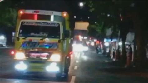 Viral Truk Sembako Ugal Ugalan Di Jalanan Surabaya