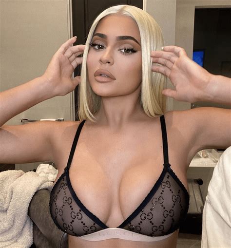 Kylie Jenner Blonde Voluptuous In Eye Popping New Selfies The