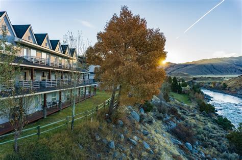 The Best Hotels To Book Near Yellowstone National Park Usa