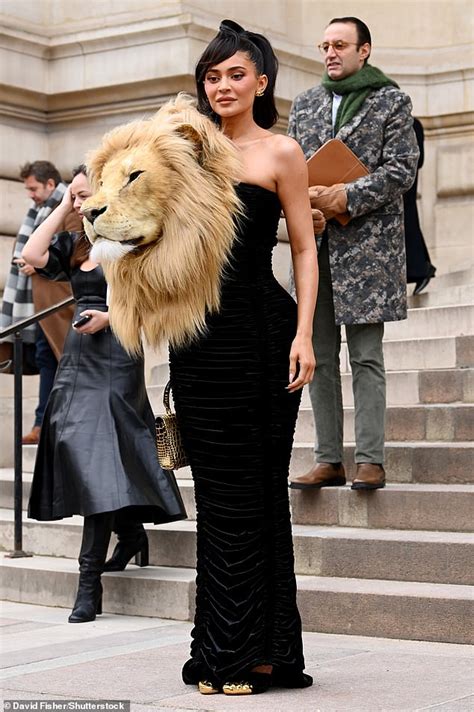 Kylie Jenner Sports Beheaded Lion Dress At Pfw Celebria Atrl