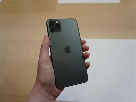 Shoot amazing videos and photos with the new ultra wide, wide, and telephoto cameras. Midnight green iPhone 11 Pro demand is high, Apple analyst ...