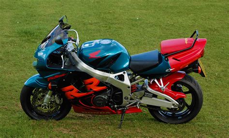 404 results for white honda fireblade. Honda Fireblade 1999 | ... | Luke Addison | Flickr