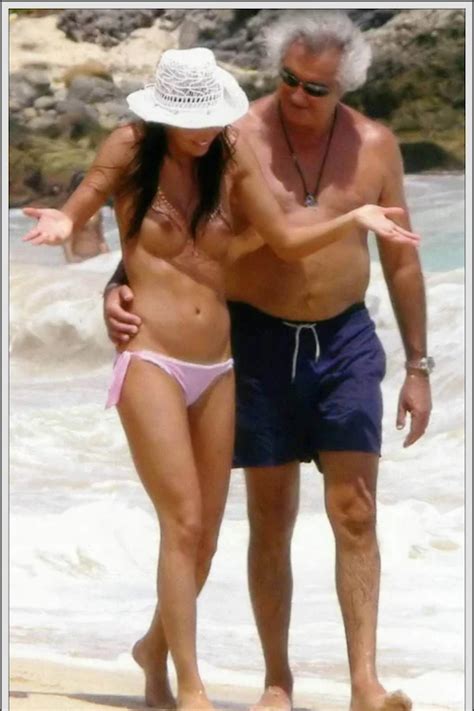 Elisabetta Gregoraci La Mujer De Flavio Briatore En Topless Para La Revista Chi