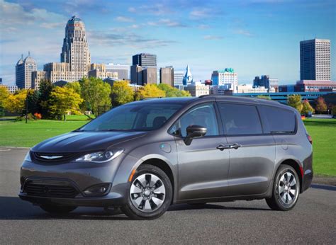 Whats Next A Hybrid Minivan The 2018 Chrysler Pacifica Hybrid Limited