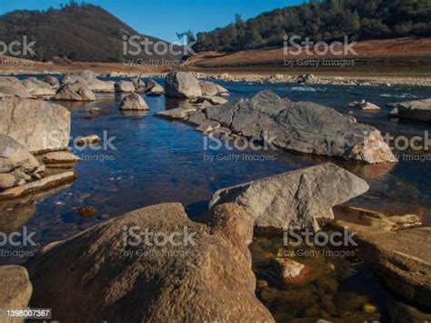 가뭄 동안 낮게 달리는 미국 강의 남쪽 포크 캘리포니아에 대한 스톡 사진 및 기타 이미지 캘리포니아 0명 1월 Istock