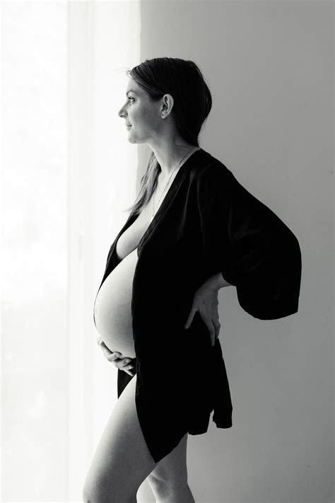 La femme enceinte de 7 mois mise en valeur Hélène Douay Photographe