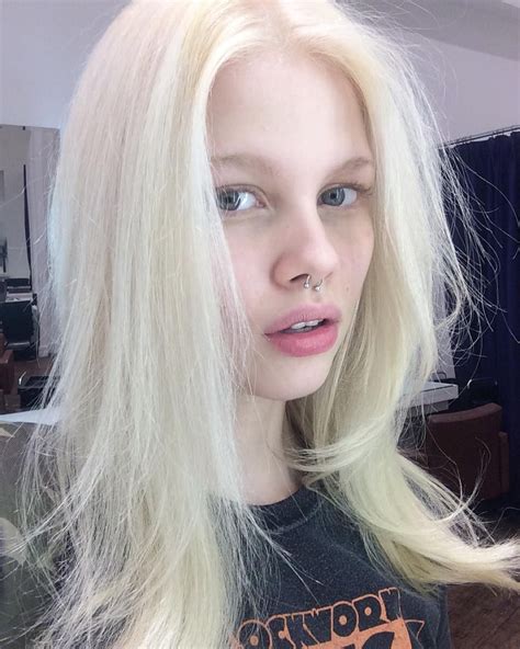 green hair blue hair modelo albino bleached eyebrows white hair color dye my hair hair