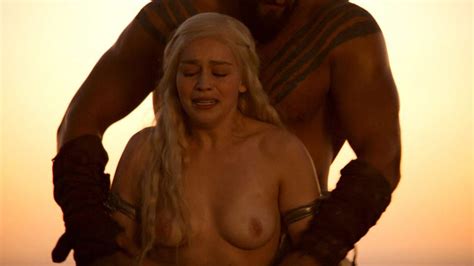 emilia clarke nude pics and naked in sex scenes scandal planet