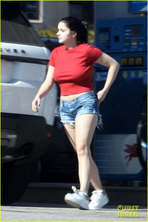 Photo Ariel Winter Gasses Up In Her Daisy Dukes 02 Photo 4175412