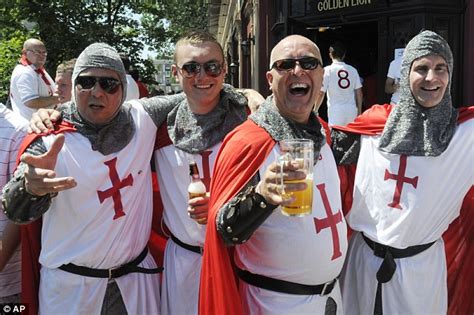 The best fans in uk belongs to the manchester united. Euro 2012: England football fans celebrate after unlikely ...