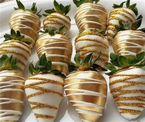 Chocolate Covered Strawberries In 2021 Chocolate Covered Strawberries