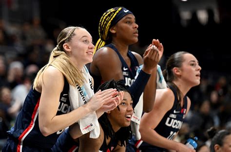 UConn Women S Basketball Moves Up One Spot In AP Top 25 Poll