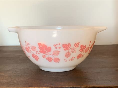 Vintage Pyrex Pink Gooseberry Pint Cinderella Mixing Bowl