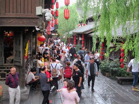 Song Dynasty Architecture And Traditional Snack Foods Attract Large