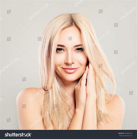 20 224 Imágenes De Blondie Hair Imágenes Fotos Y Vectores De Stock Shutterstock
