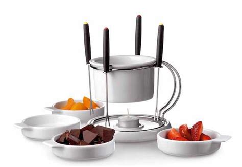 1 confezione di panna da cucina confezionata (la panna fresca è troppo liquida) Come fare la fonduta di cioccolato - Idee Green