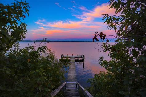 4096x2727 Landscape Peaceful Lakeside Walkway Pier Sundown