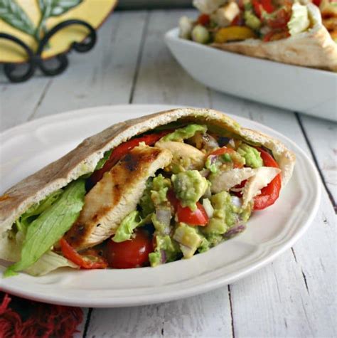 Bite into our delicious chicken pita with tzatziki sauce made with creamy hellmann's® light mayonnaise and lemon juice in whole wheat pita bread. Chicken Fajita Pita - Life, Love, and Good Food