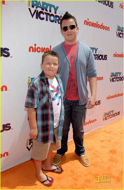 Noah Munck Ethan Munck Goofy Pictures Reaction Pictures Icarly Cast