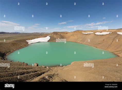 Lago Myvatn Dentro Del Cráter Víti Parte De Krafla Caldera Volcánica En El área Geotérmica De