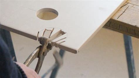 Heute zeige ich euch, wie man platten für rundungen schneidet. Fliesen rund schneiden - Der Ausschnitt am Fliesenrand ...