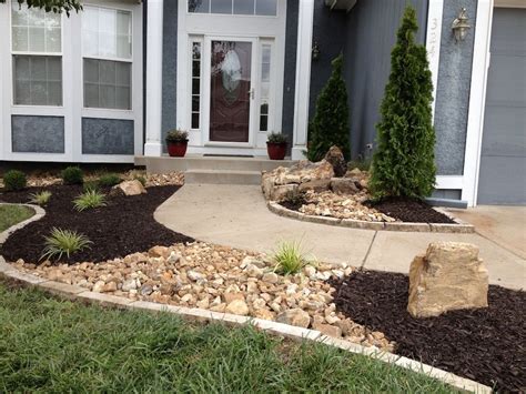 the best low maintenance front yard landscaping ideas with rocks and mulch 2023