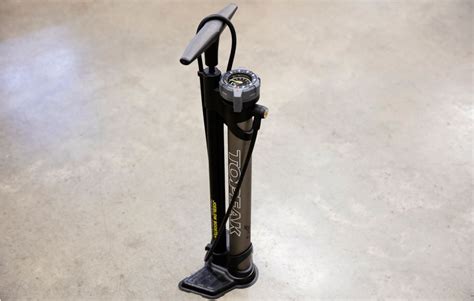 Fixes punctures in tubeless tyres quickly and completely. This Floor Pump Makes Installing Tubeless Tires Simple ...