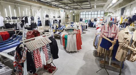 Fashion Online Boutiques Women’s Retail Clothing Stores Design Layout