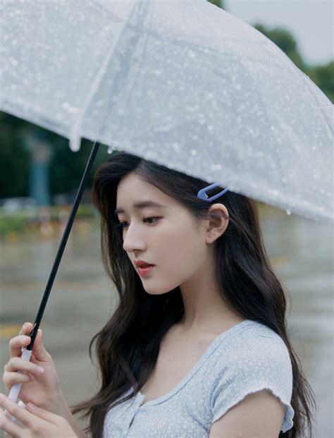 zhao lusi updates 赵露思 lusi intl Twitter Asian Beauty Umbrella
