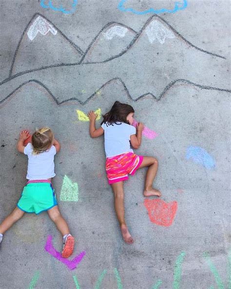 20 Easy Sidewalk Chalk Art Ideas for Everyone to Try! • The Garden Glove