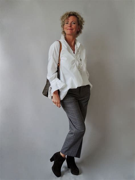 Kurzhaarfrisuren sind unter frauen ab 50 beliebt und zwar nicht ohne grund. Das Karomuster befreit sich aus der Businessecke ...