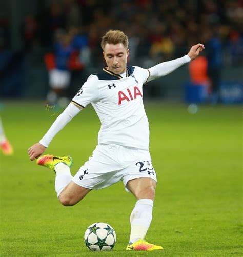 Christian eriksen suddenly fell to the ground near the end of the first half during his side's clash denmark star christian eriksen is in a 'stable condition' in hospital after he collapsed on the pitch. Christian Eriksen — Wikipédia