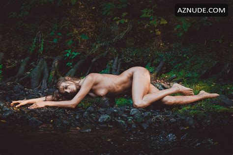 Ilvy Kokomo Poses Naked Outdoors AZNude