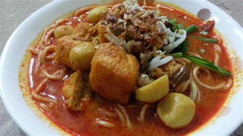 Mee kari yang beraroma dan menggamit selera telah pun siap dihidang. Mee Kari Simple | Koleksi Resepi Emak