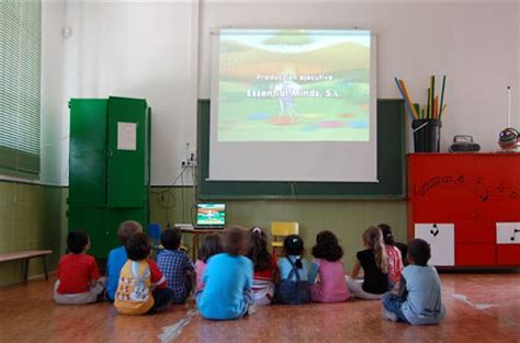 Me gustaría participar, si me dejais y os gustan mis hola gente de aula pt, me gustaria saber cómo puedo trabajar la atención en un niño con el material me serà de gran ayuda, para aplicarlo con mis alumnos de preescolar y afianzar la. USO DEL PROYECTOR EN EL AULA DE CLASES