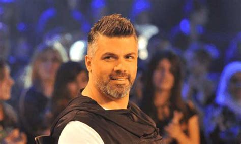 36إشترك علي قناة روتانا | subscribe to rotana channel www.youtube.com/user/rotanaaudio. فارس كرم يوجه رسالة إلى فنانين لبنانيين " يا عيب الشوم ...