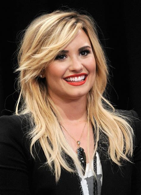 Top 32 Demi Lovatos Hairstyles And Haircut Ideas For You To Try