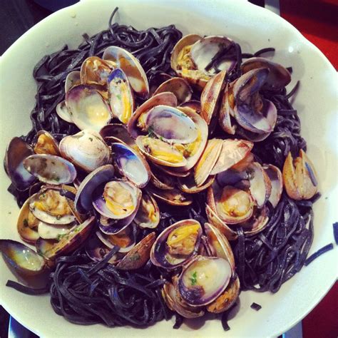 pâtes à l encre de seiche et palourdes recette facile recette cuisine italienne